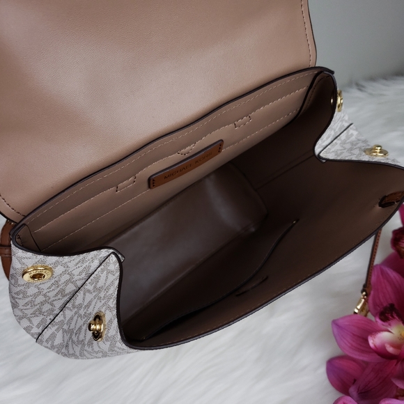 🌺NWT Michael Kors MD Hayes backpack bag Vanilla - Picture 6 of 8